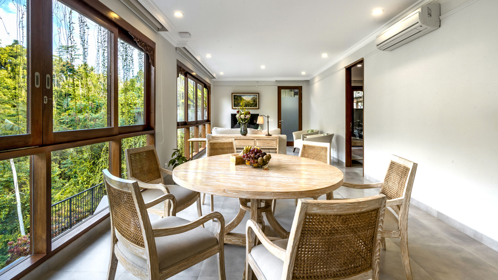 Pala Ubud  Villa Batur - Cosy living spaces overlooking the river